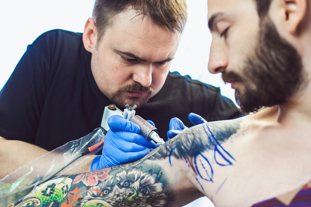 Tattooist makes a tattoo - Photo, Image