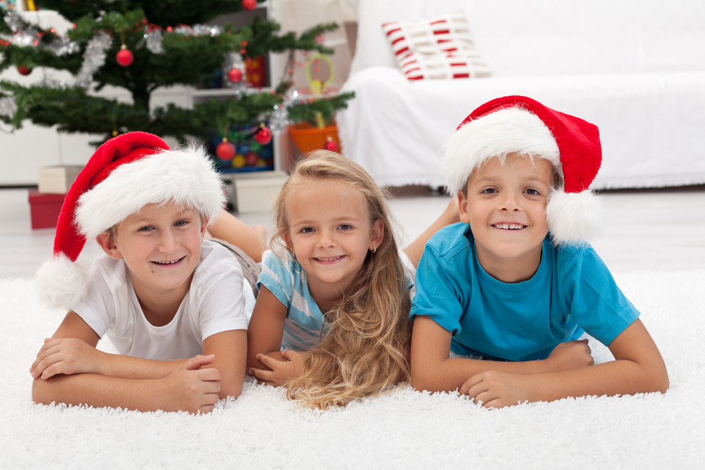 Щасливі діти в різдвяний час
 - Фото, зображення