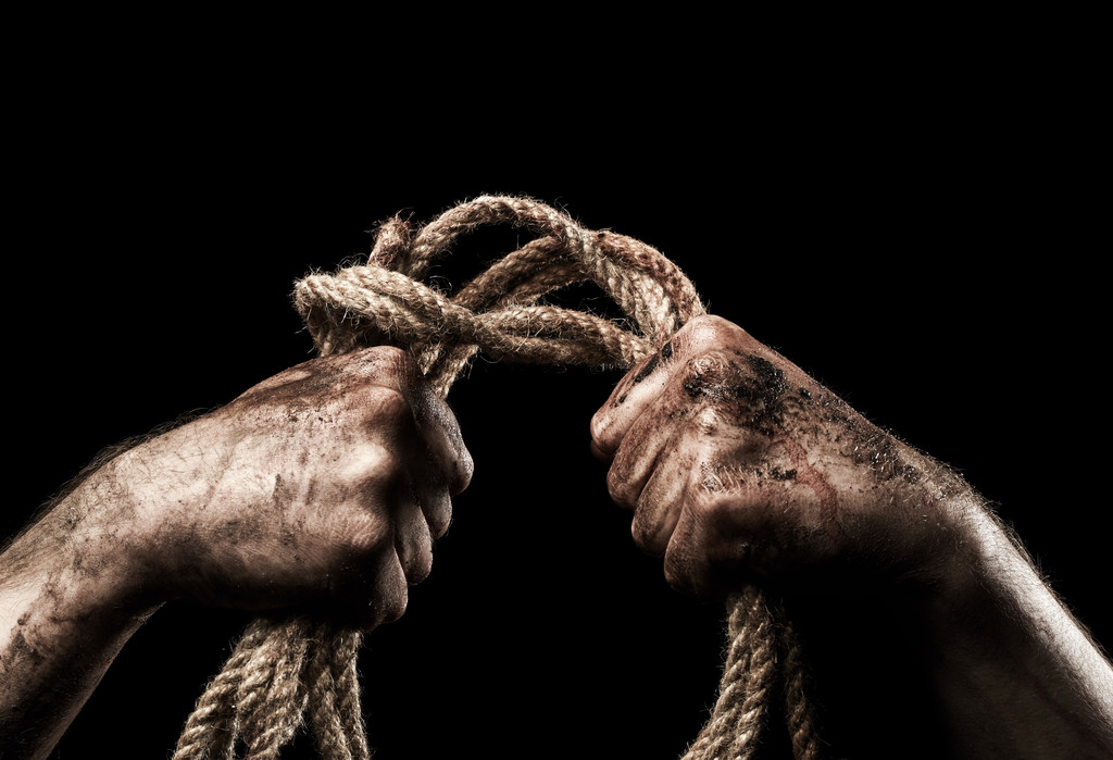 Männerhand mit Seil. Konzeption Aggression - Foto, Bild