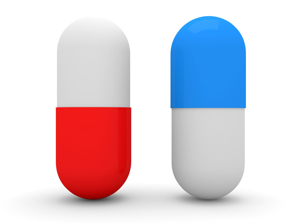 rote und blaue Pille auf weißem Hintergrund - Foto, Bild