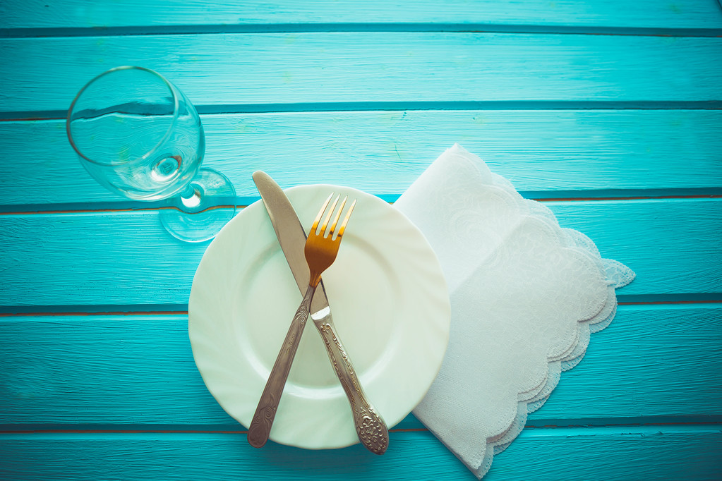 Kés, Villa, étel, fából készült asztal fölé - Fotó, kép