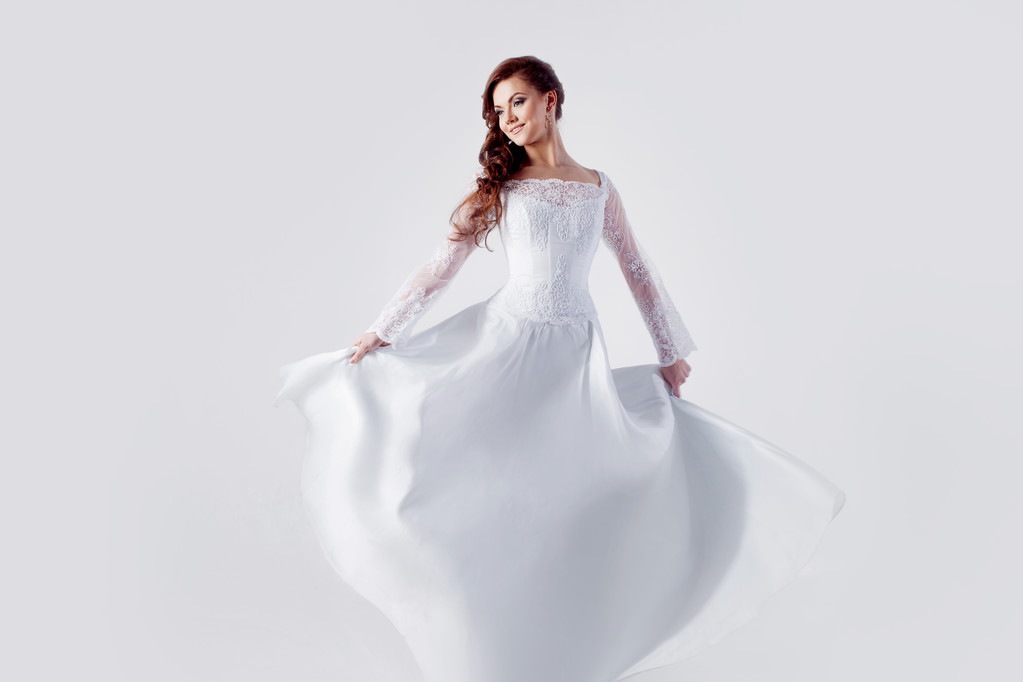 ウェディング ドレス、白い背景の美しい花嫁 - 写真・画像