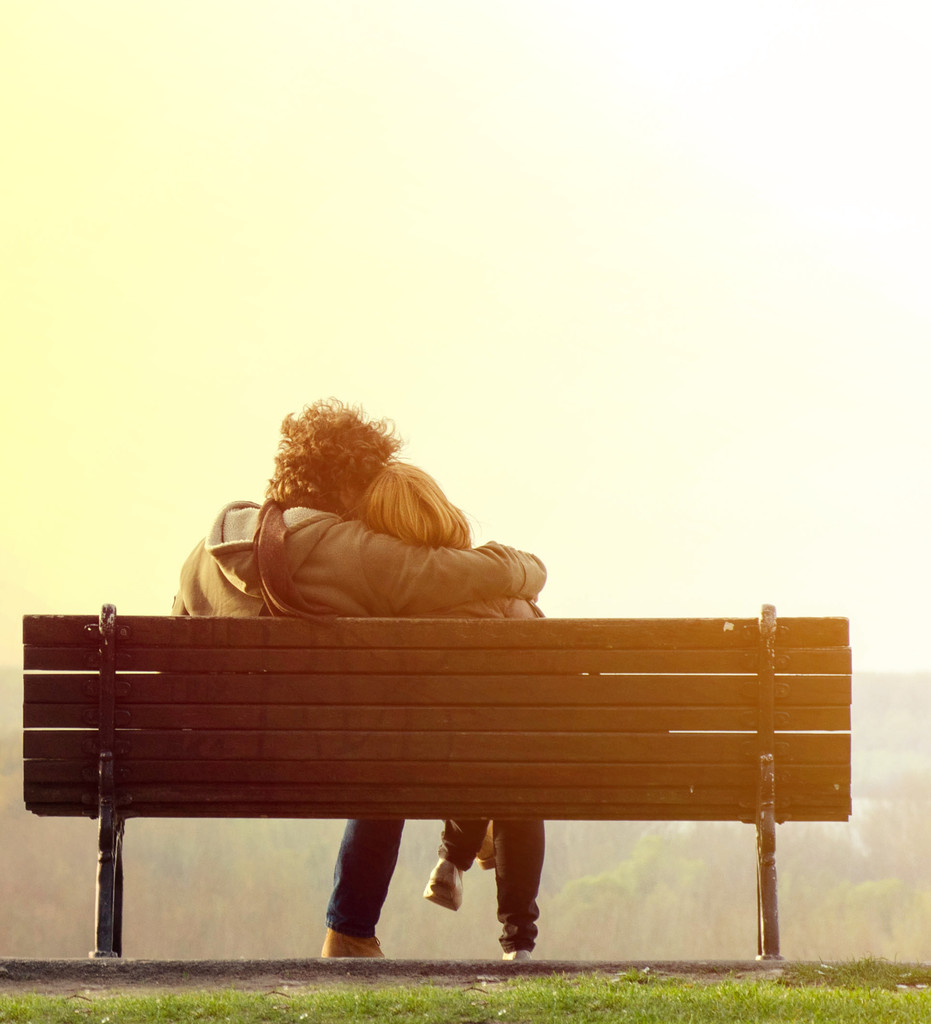 Coppia romantica sulla panchina
 - Foto, immagini