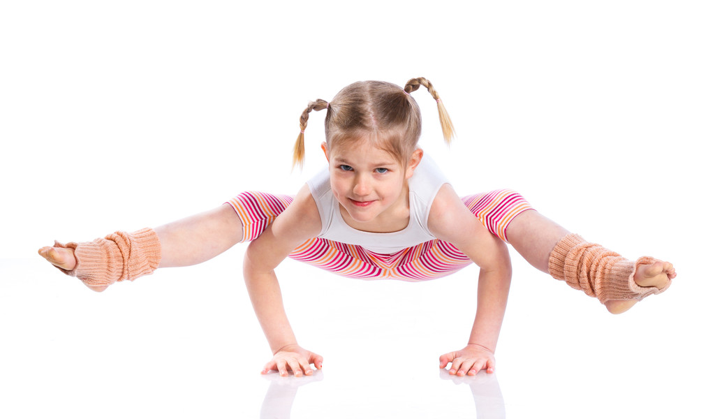 meisje praktijk yoga - Foto, afbeelding