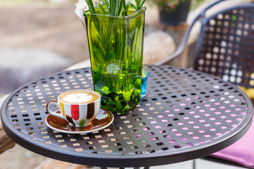 Kávový pohár na stole - Fotografie, Obrázek