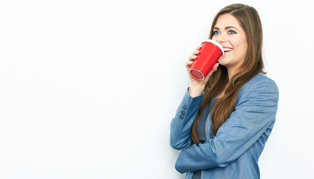 Mujer de negocios con taza de café rojo
 - Foto, imagen