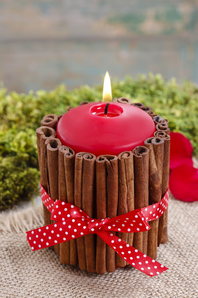 Πώς να κάνει το κερί διακοσμημένο με ξυλάκια κανέλας - φροντιστήριο - Φωτογραφία, εικόνα