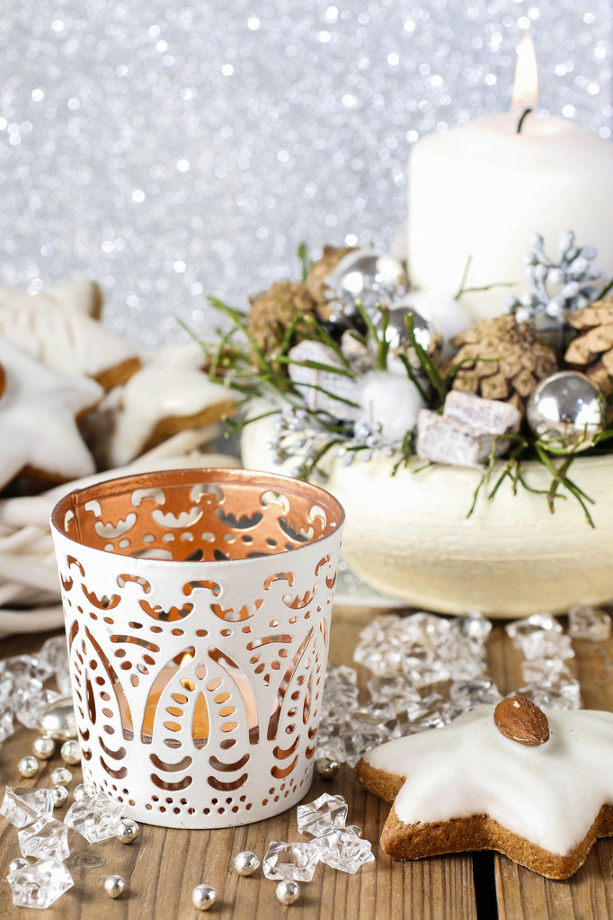 weißer Kerzenhalter mit orientalischen Ornamenten - Foto, Bild