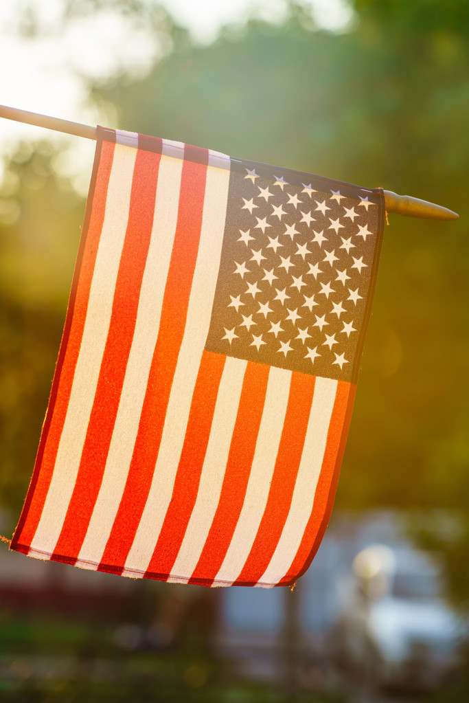Güneşli havalarda açık havada Amerikan bayrağı - Fotoğraf, Görsel
