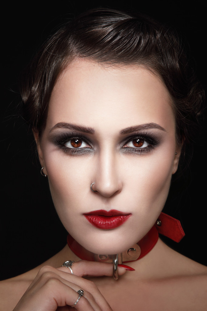 beautiful woman in red collar - Fotoğraf, Görsel