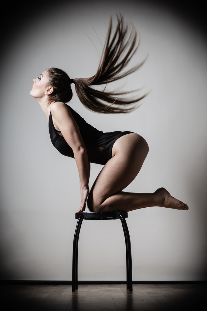 Mujer atlética posando
 - Foto, Imagen