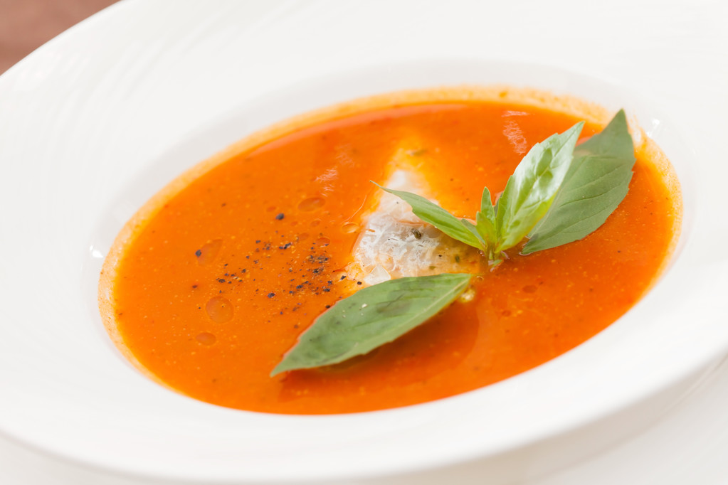 rajčatová polévka se zeleninou - Fotografie, Obrázek