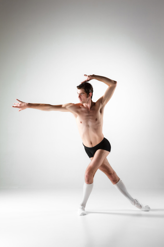 mladá atraktivní moderní balet tanečník na bílém pozadí - Fotografie, Obrázek