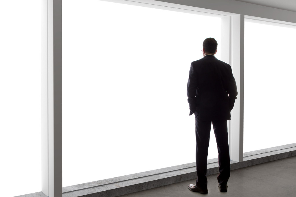 Empresário olhando para fora da janela
 - Foto, Imagem