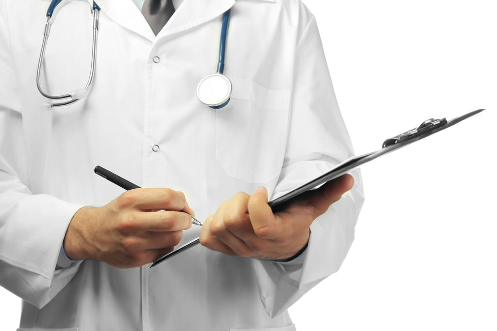 Αρσενικό γιατρός με φάκελο από κοντά - Φωτογραφία, εικόνα