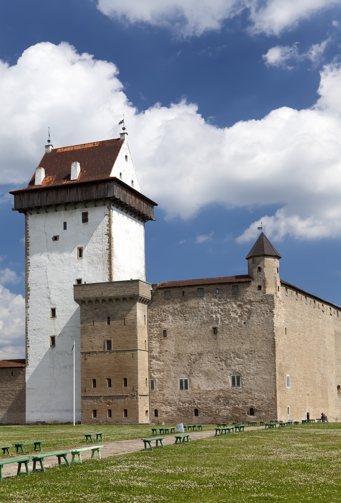Estonie. Narva. Ancienne forteresse à la frontière avec la Russie
 - Photo, image