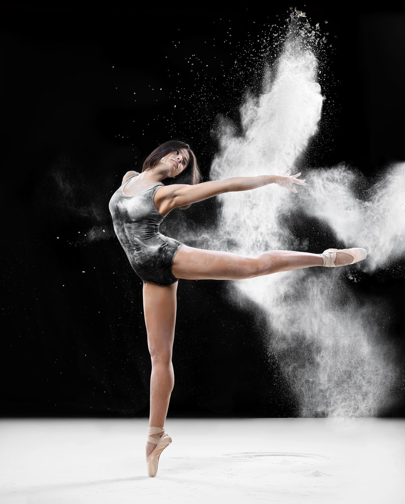 bailarina bailando con harina
 - Foto, Imagen