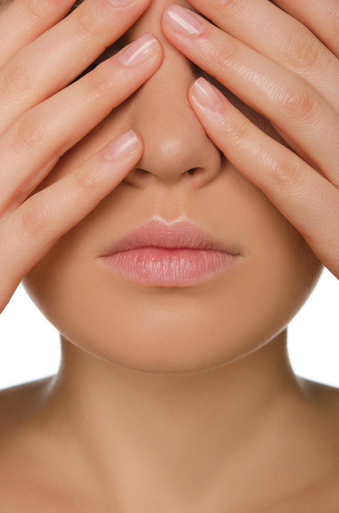 femme couvre les yeux avec ses doigts
 - Photo, image