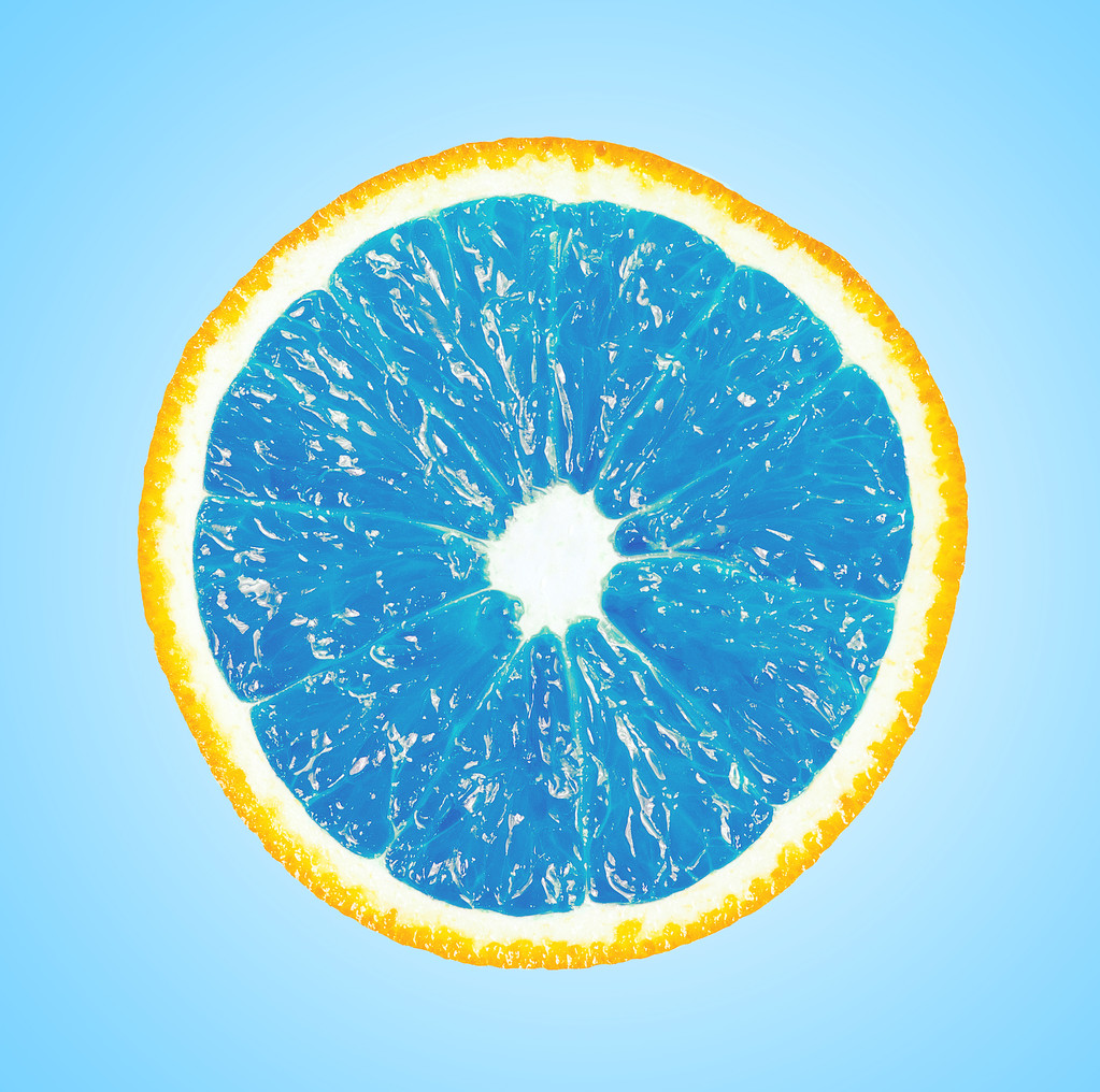 珍しいオレンジ青色の背景に青色 - 写真・画像