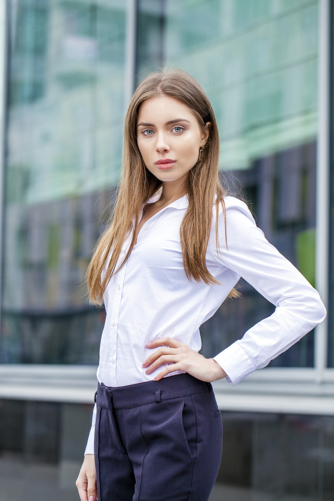 Close up Retrato, jovem empresária de camisa branca
  - Foto, Imagem