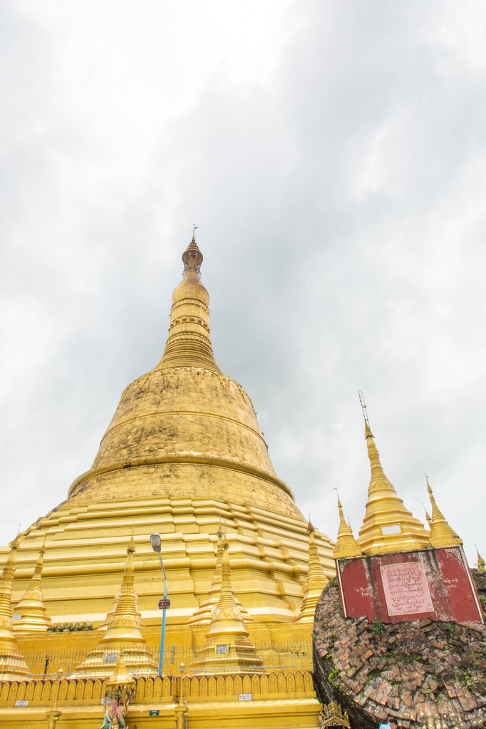 Shwemawdaw pagoda, la pagoda más alta y hermosa en Bago, Myanmar
 - Foto, Imagen