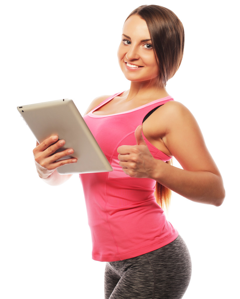 Fiatal sportos nő segítségével a digitális tabletta  - Fotó, kép