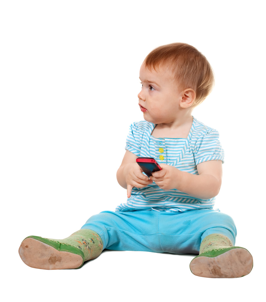 Niño pequeño usando el teléfono móvil
 - Foto, imagen