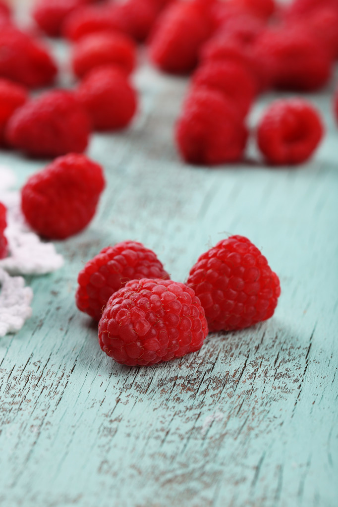 Fresh raspberries on wooden background - Photo, Image