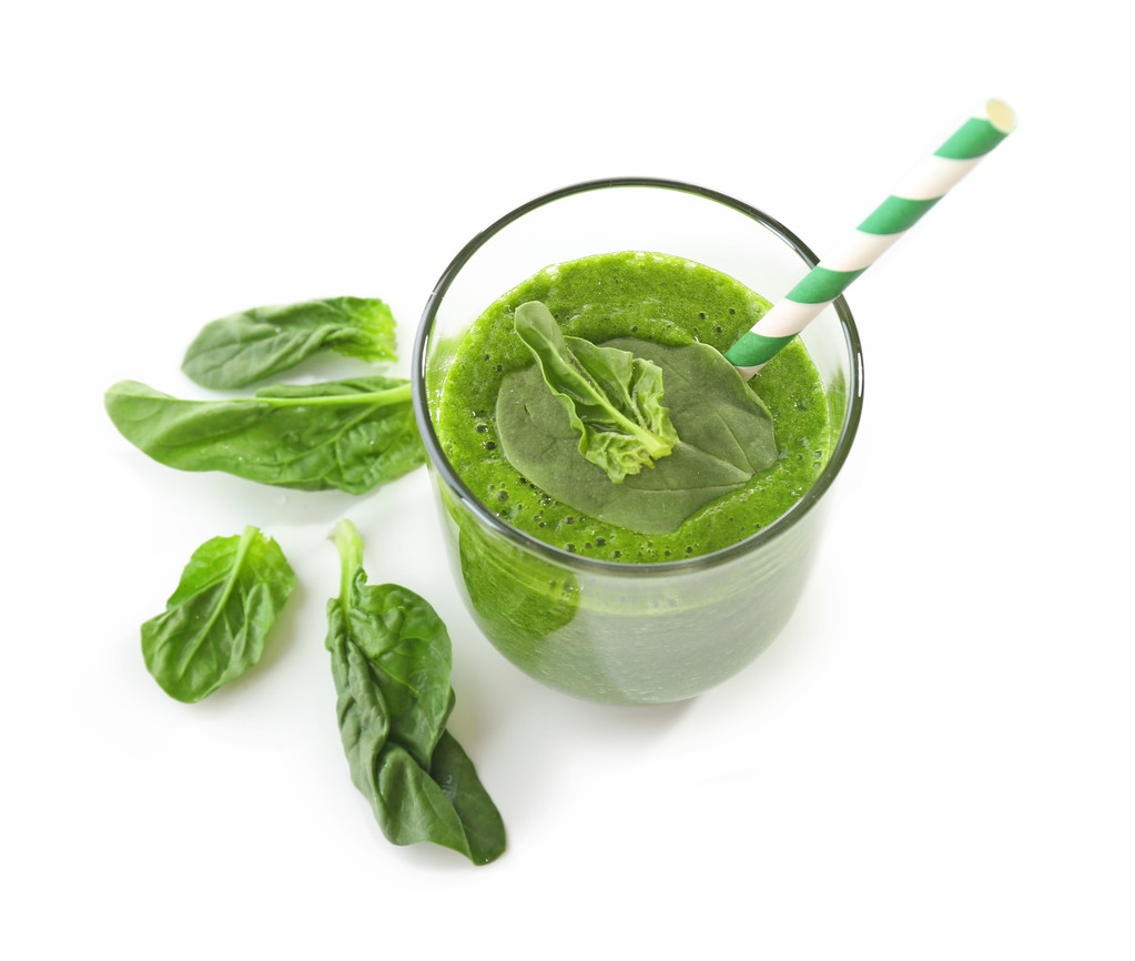 Bicchiere di succo di spinaci isolato su bianco
 - Foto, immagini