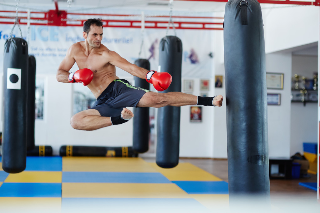 Entrenamiento de combate Kickbox
 - Foto, Imagen