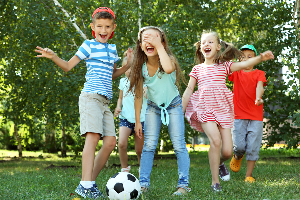 gelukkige actieve kinderen  - Foto, afbeelding
