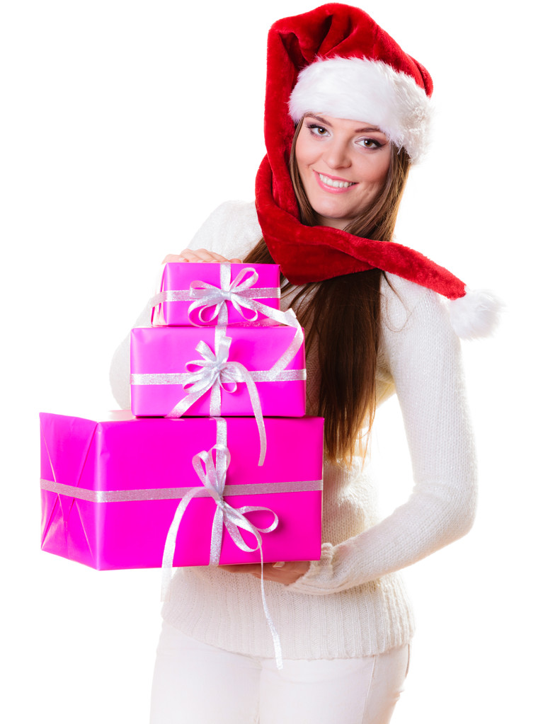 Nő Mikulás segítő kalap sok rózsaszín ajándék dobozok - Fotó, kép