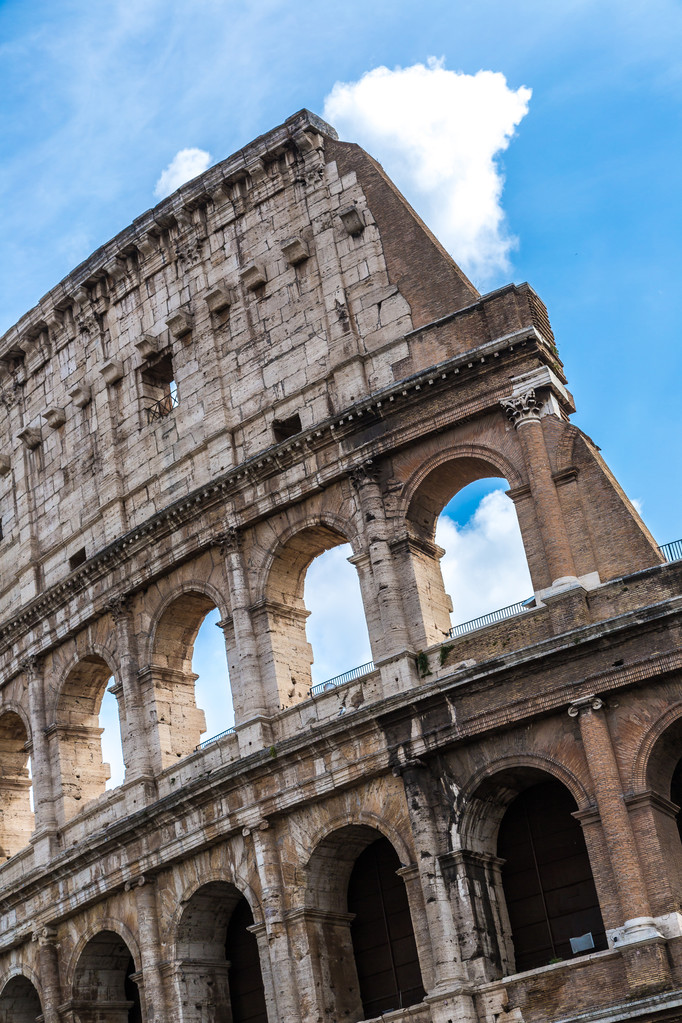 Yaz günü Roma'daki Colosseum - Fotoğraf, Görsel