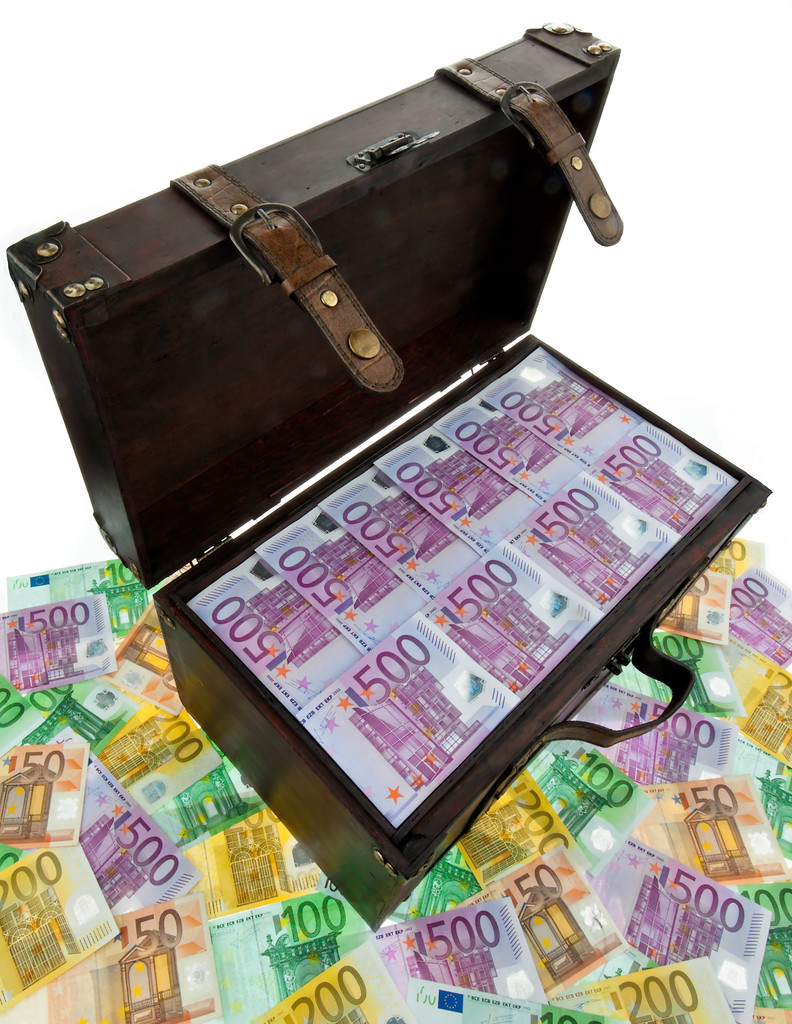 Chest with euro banknotes. financial crisis, crisi - Photo, Image