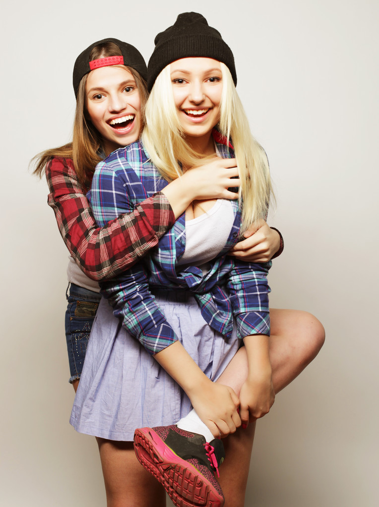 due belle ragazze adolescenti
 - Foto, immagini