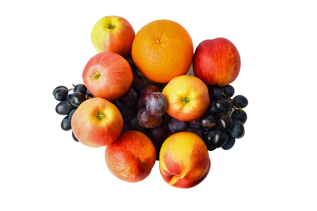Φρέσκα ζουμερά φρούτα - πορτοκάλια, νεκταρίνια, σταφύλια, δαμάσκηνα και μήλα - Φωτογραφία, εικόνα