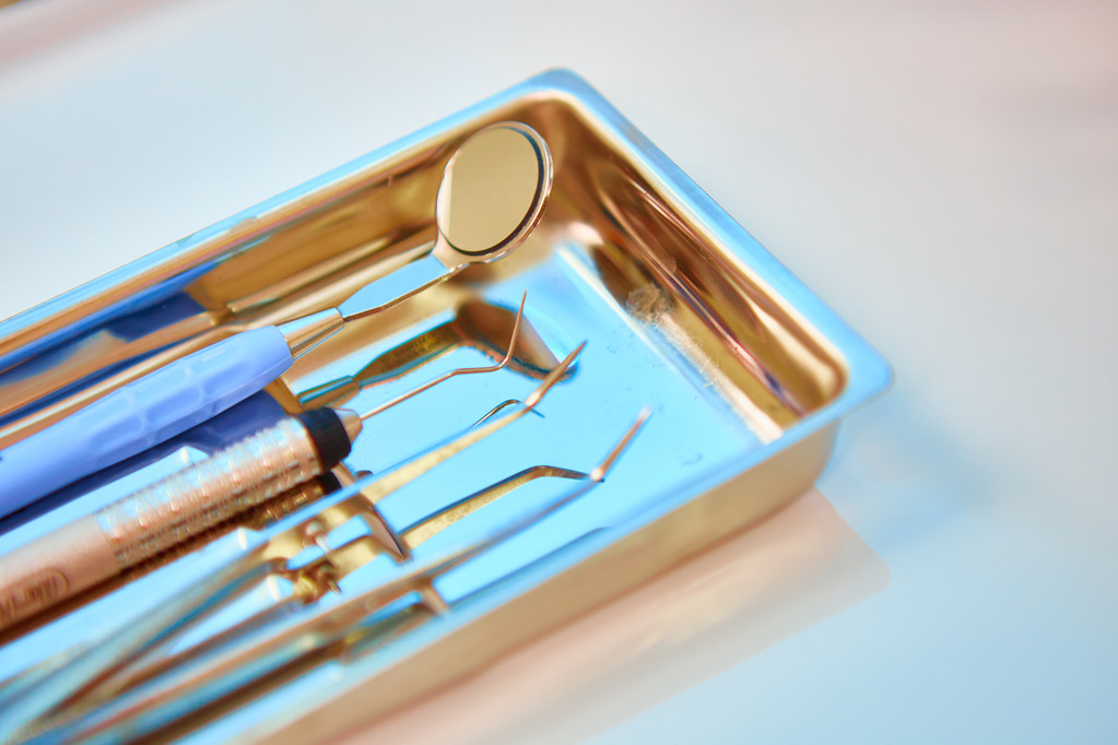 Primo piano di un moderno strumento dentistico
 - Foto, immagini