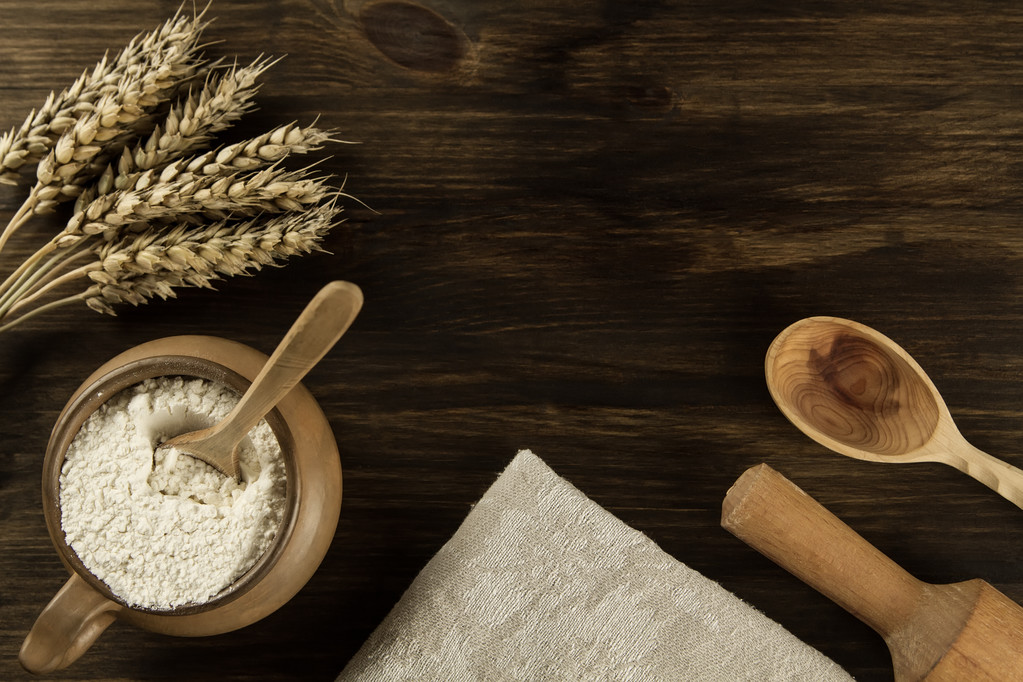 pot of flour, wheat ears, kitchen utensils on wooden background. homemade, menu, recipe, mock up - Zdjęcie, obraz