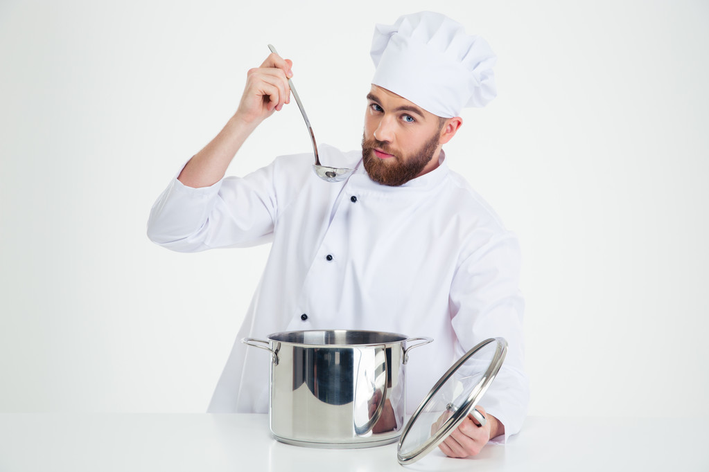 schöner männlicher Koch kocht Verkostung von Essen - Foto, Bild