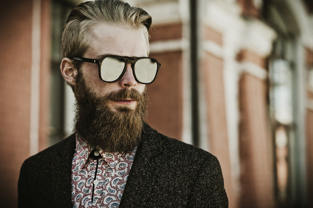 молодой красивый привлекательный бородатый модель мужчина
 - Фото, изображение
