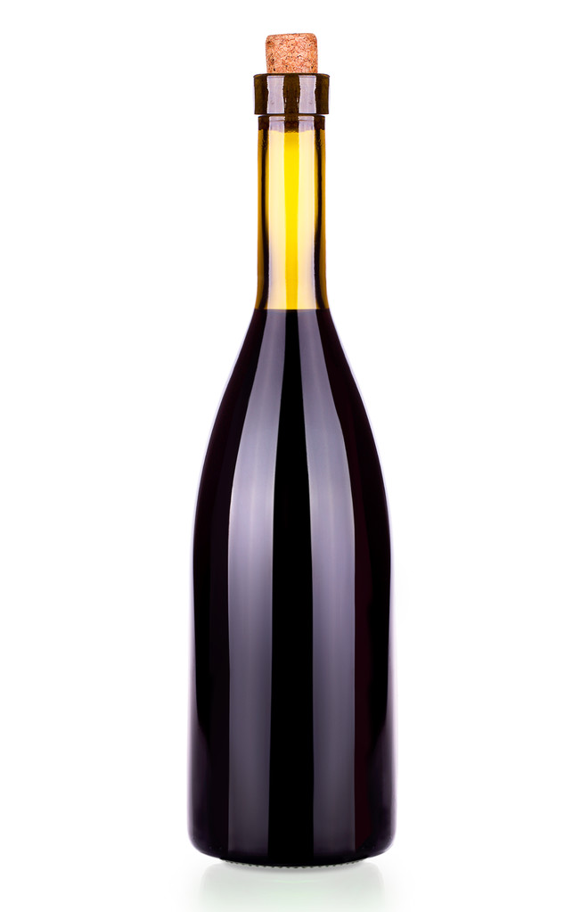 Elegante fles rode wijn met kurk geïsoleerd - Foto, afbeelding