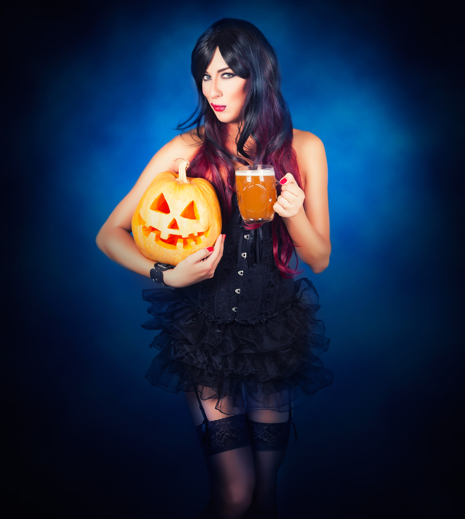 Hermosa bruja en traje de Halloween gótico negro
 - Foto, Imagen