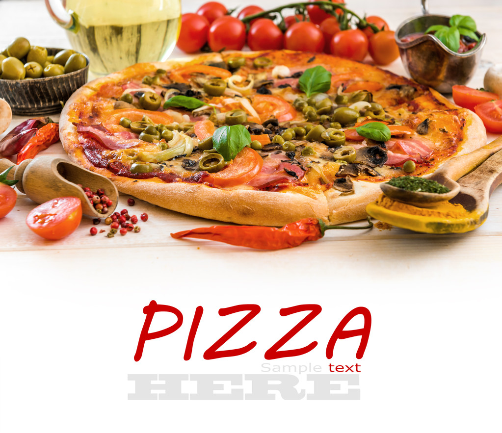 Pizza con prosciutto e olive
 - Foto, immagini