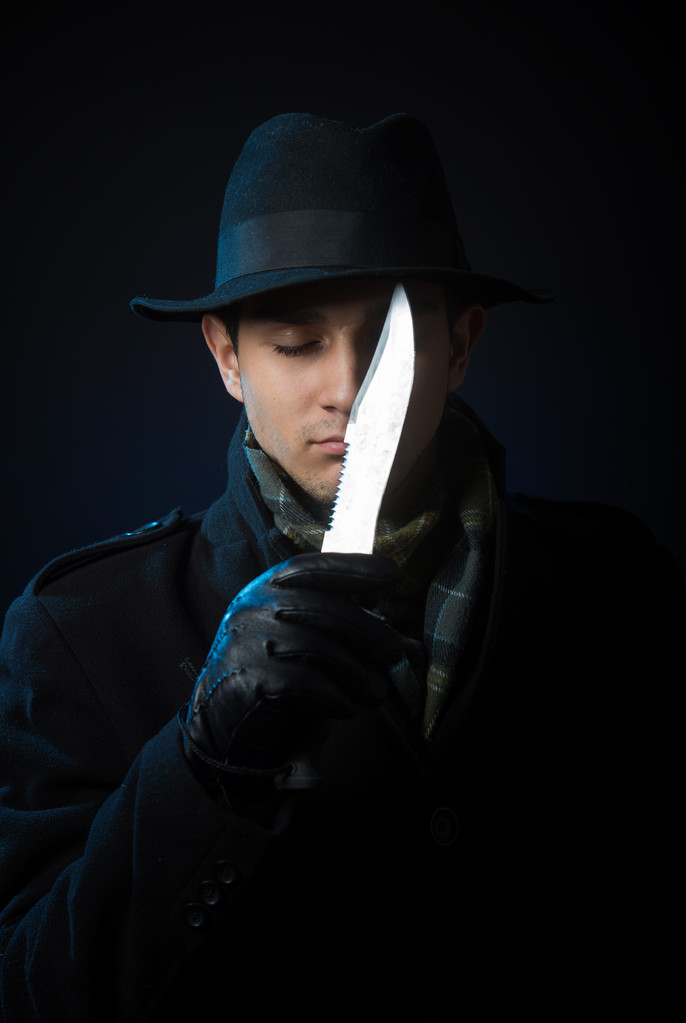 Uomo pericoloso con un coltello
 - Foto, immagini