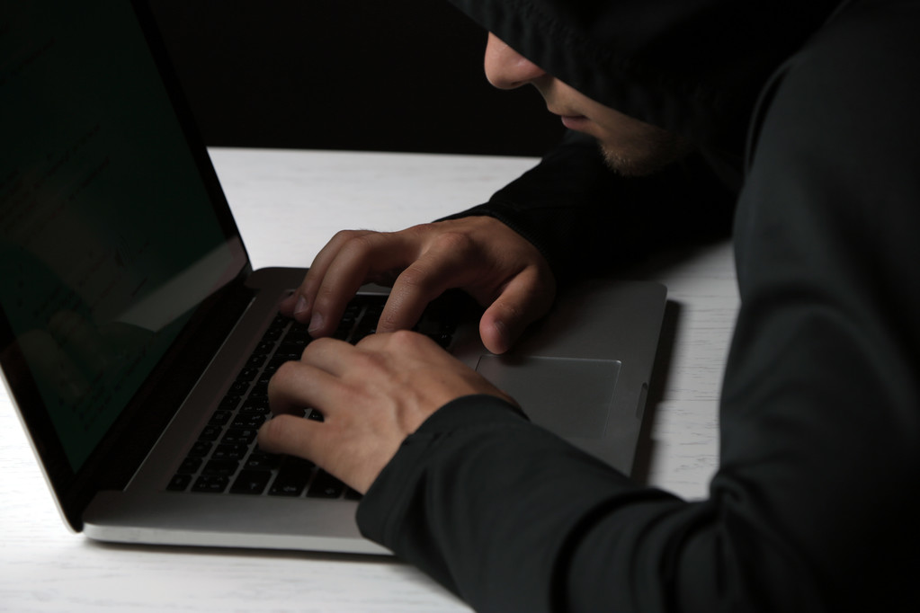 anônimo Hacker com computador
  - Foto, Imagem