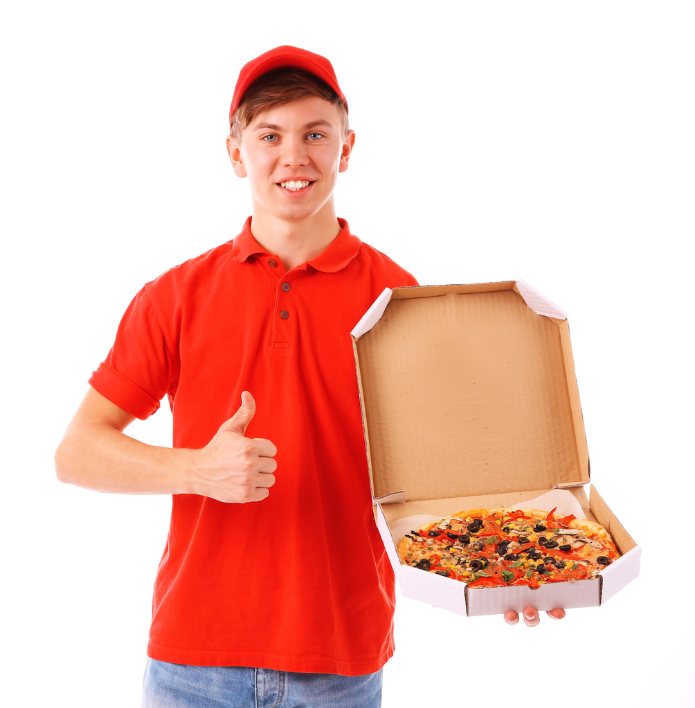 Хлопчик-доставка з картонною коробкою для піци ізольовано на білому
 - Фото, зображення