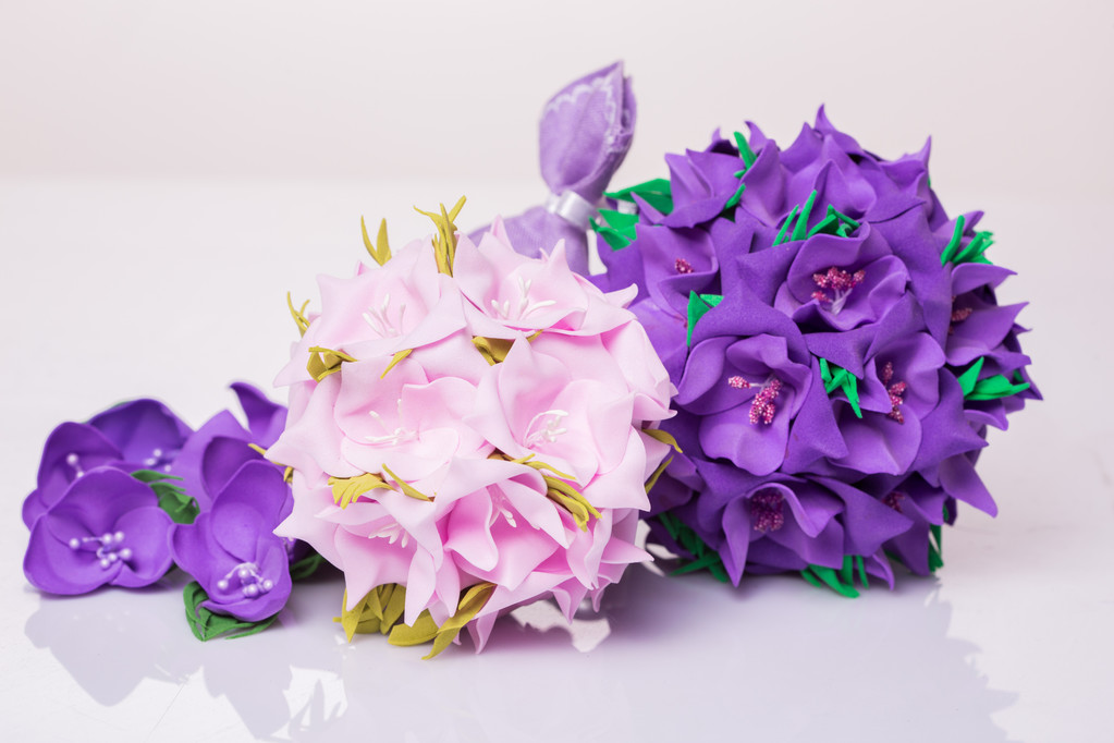 Bukiet kwiatów sztucznych fioletowy - Zdjęcie, obraz