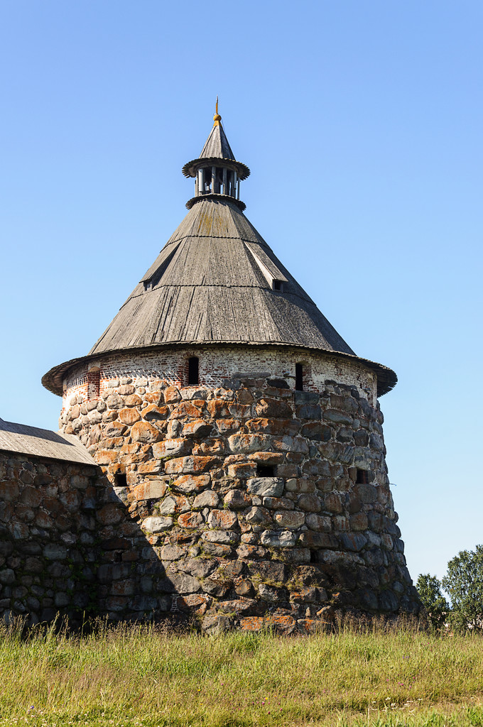Древняя каменная башня Соловецкого монастыря
 - Фото, изображение