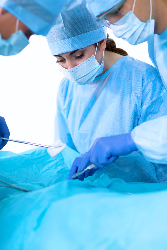 Jeune équipe chirurgicale dans la salle d'opération - Photo, image