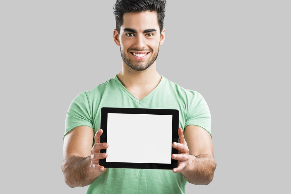 Hombre mostrando algo en la tableta
 - Foto, imagen
